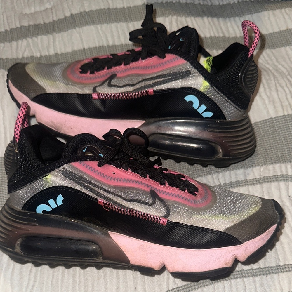 Nike Air Max Black and Pink Sneakers